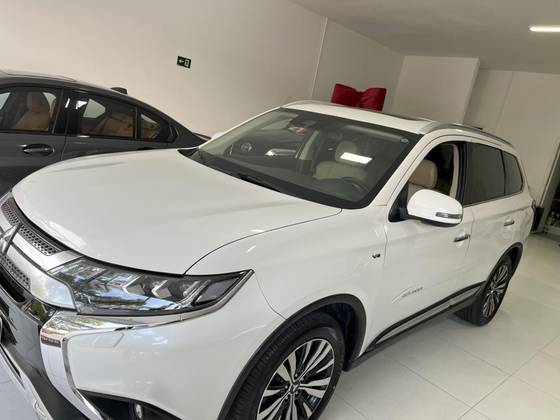 MITSUBISHI OUTLANDER 3.0 MIVEC V6 GASOLINA HPE-S AWD AUTOMÁTICO